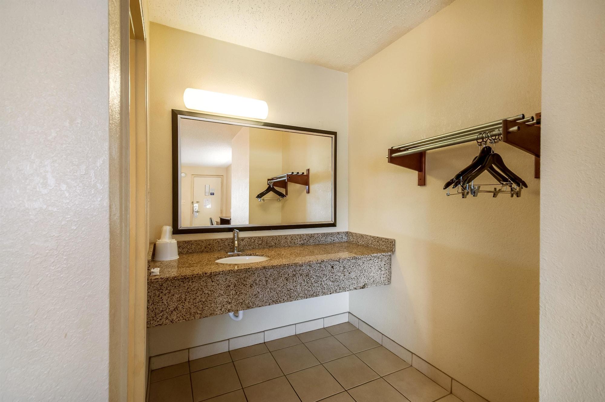 Motel 6-Washington, Dc - Convention Center Exterior photo
