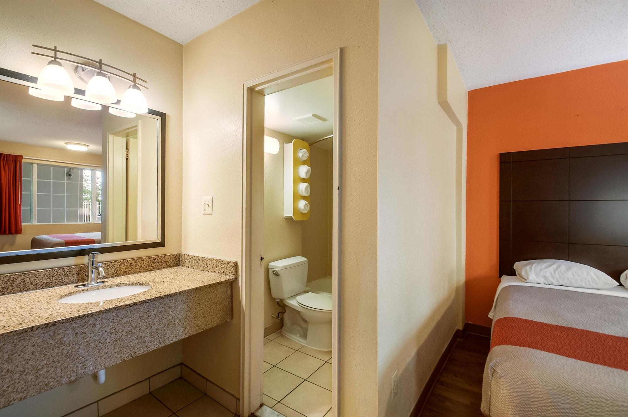 Motel 6-Washington, Dc - Convention Center Exterior photo